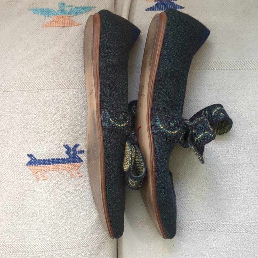 Rothy's Pointed Toe Flats in Green with Multicolor Bow, Size 9.5 - Picture 2 of 3